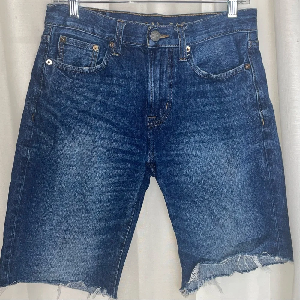 American Eagle relaxed straight men’s cut off jean shorts